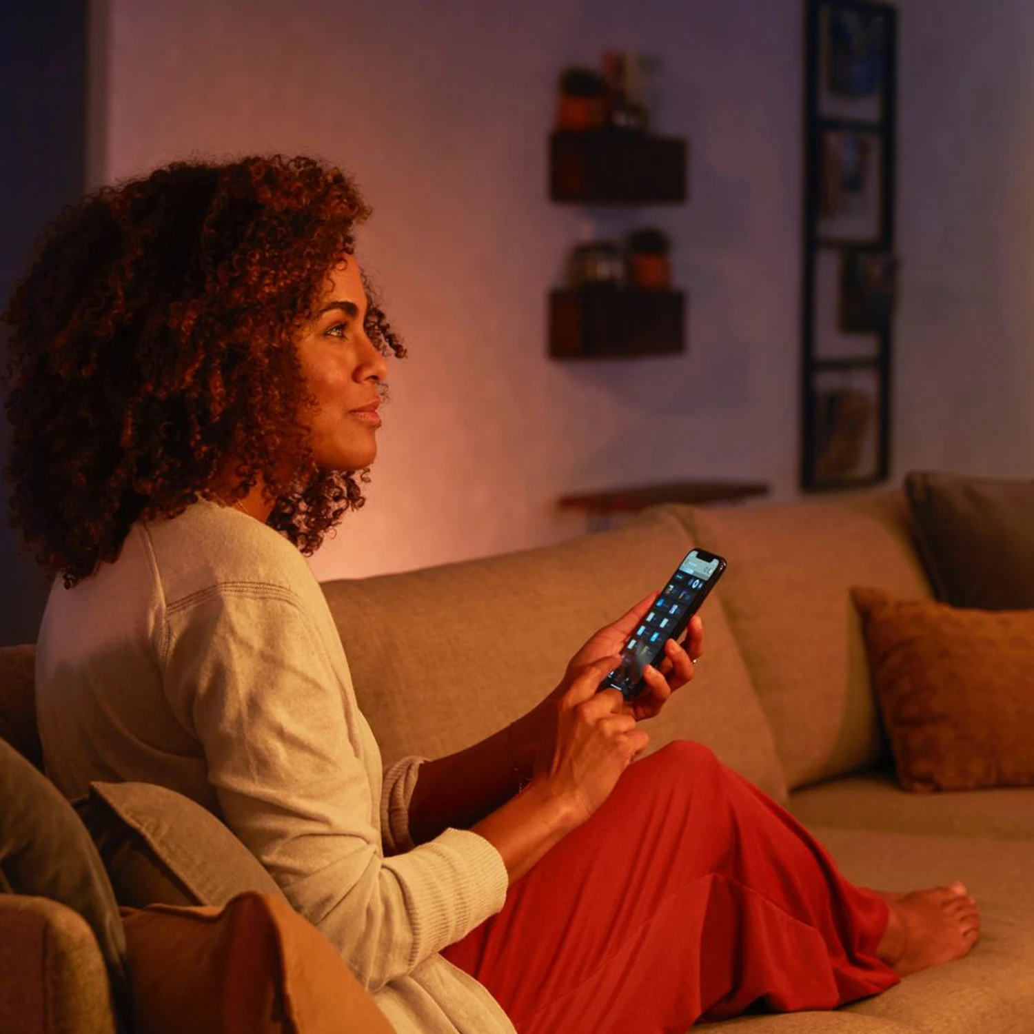 Philips Hue White E27 7W ST64 Filament 2.100K 8 Philips Hue White E27 7W ST64 Filament 2.100K – Bild 6