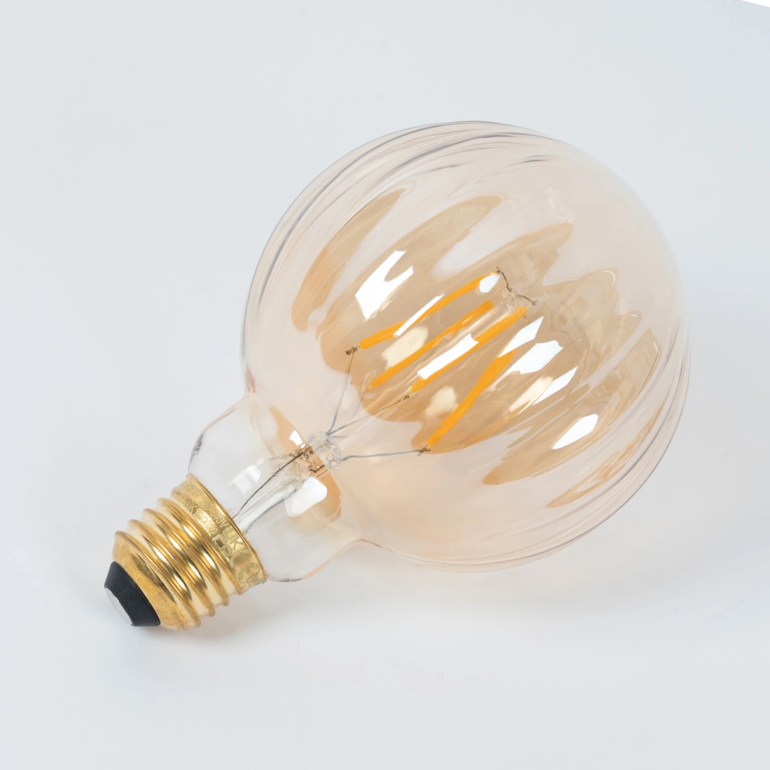 Lucande E27 3,8W LED G95 2700K 340lm Rillen Amber 2er 8 Lucande E27 3,8W LED G95 2700K 340lm Rillen Amber 2er – Bild 6