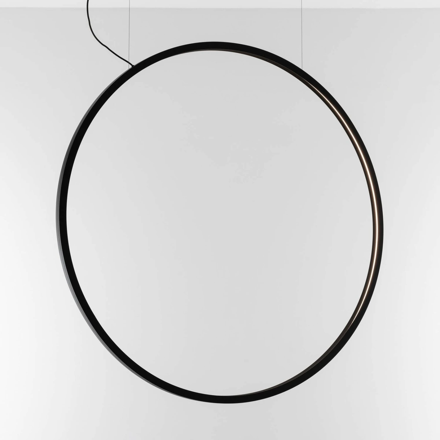 Artemide O LED-Außen-Hängeleuchte Ø 150 Cm 3 Artemide O LED-Außen-Hängeleuchte Ø 150 Cm
