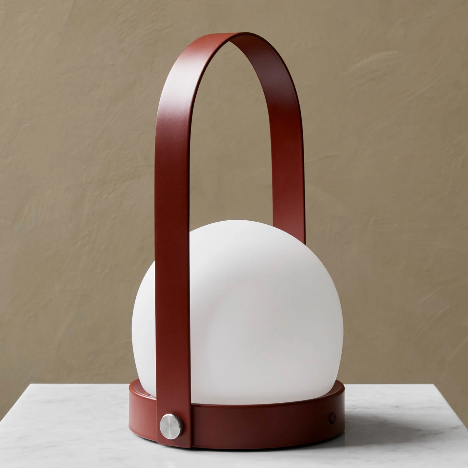 Audo Carrie LED-Dekoleuchte Mit Akku IP44, Rot 4 Audo Carrie LED-Dekoleuchte Mit Akku IP44, Rot – Bild 2