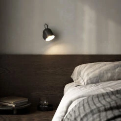 Wandleuchte Angle, Mit Kippschalter, Schwarz