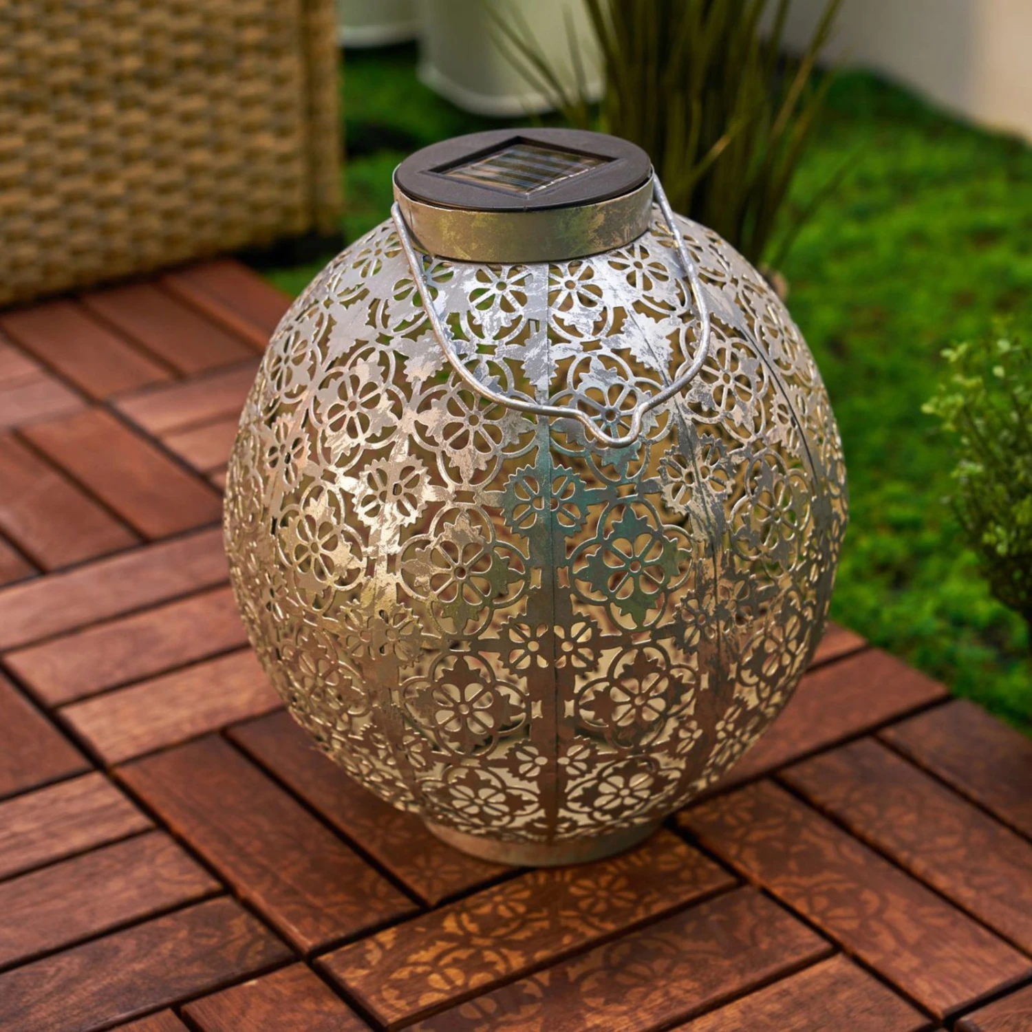 Pauleen Sunshine Aura LED-Solar-Laterne In Silber 4 Pauleen Sunshine Aura LED-Solar-Laterne In Silber – Bild 2