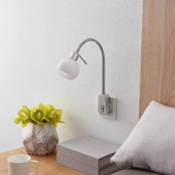 Lindby Aeryn Steckdosenleuchte, Flexarm, Schalter 15 Lindby Aeryn Steckdosenleuchte, Flexarm, Schalter -Beleuchtung Rabatte 8032242 4