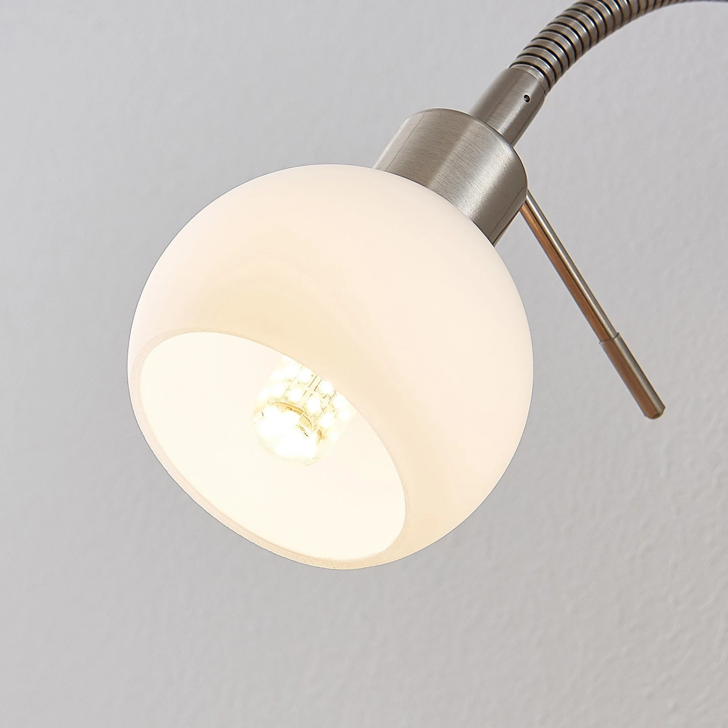 Lindby Aeryn Steckdosenleuchte, Flexarm, Schalter 9 Lindby Aeryn Steckdosenleuchte, Flexarm, Schalter – Bild 7