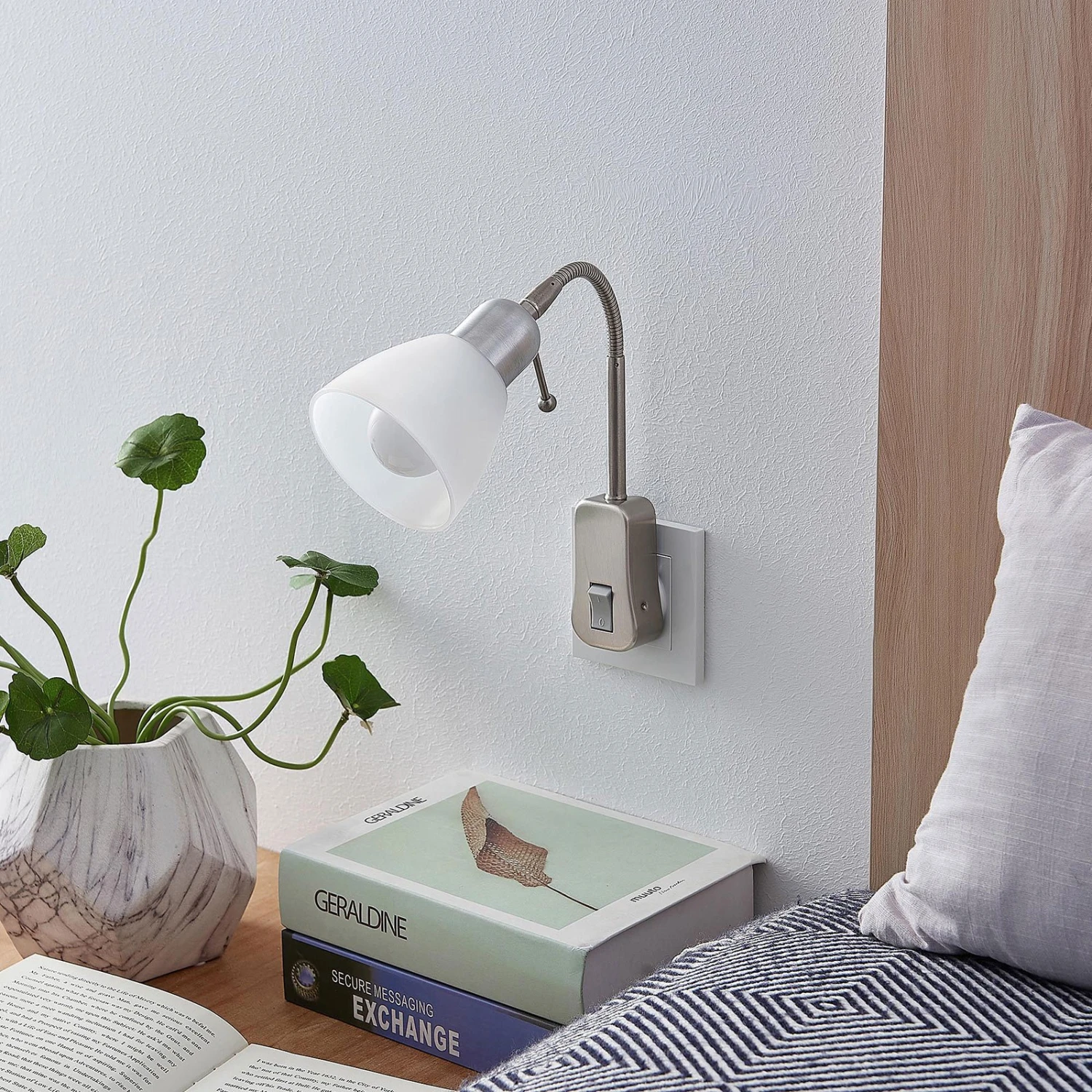 Lindby Aika Steckdosenleuchte, Flexarm, Schalter 5 Lindby Aika Steckdosenleuchte, Flexarm, Schalter – Bild 3