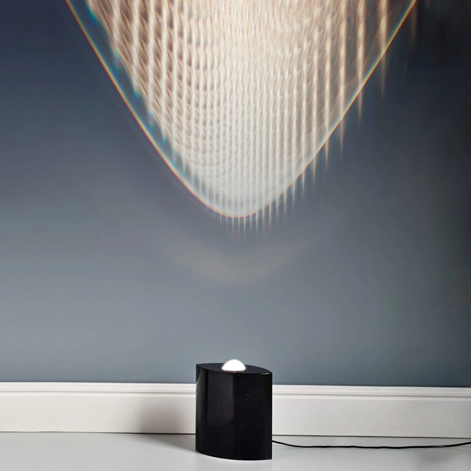 TECNOLUMEN Egyptian Eye, Schwarze Bodenleuchte 3 TECNOLUMEN Egyptian Eye, Schwarze Bodenleuchte