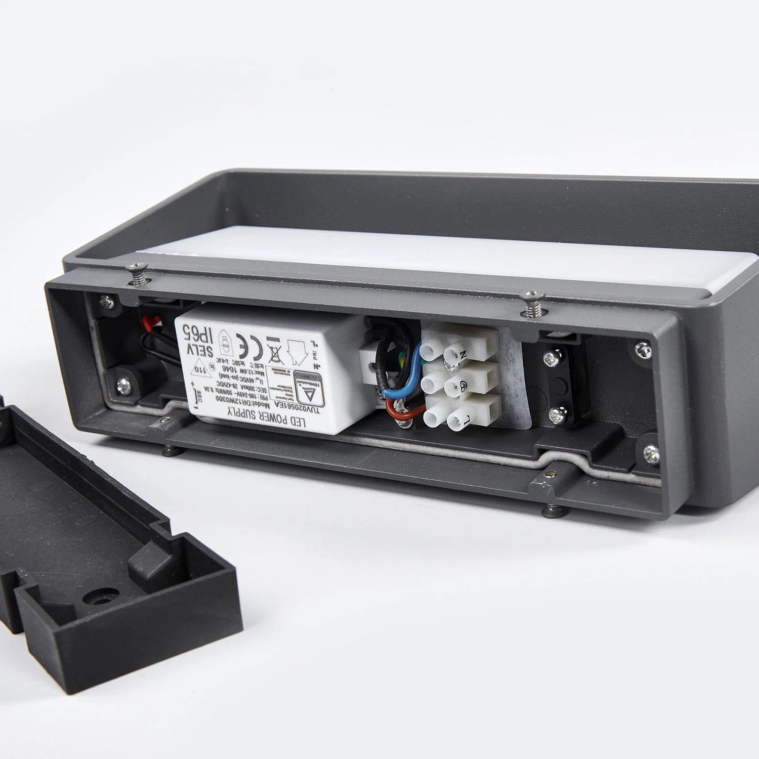 Lucande Logan - Schlichte LED-Wandlampe Für Außen, IP65 10 Lucande Logan - Schlichte LED-Wandlampe Für Außen, IP65 – Bild 8