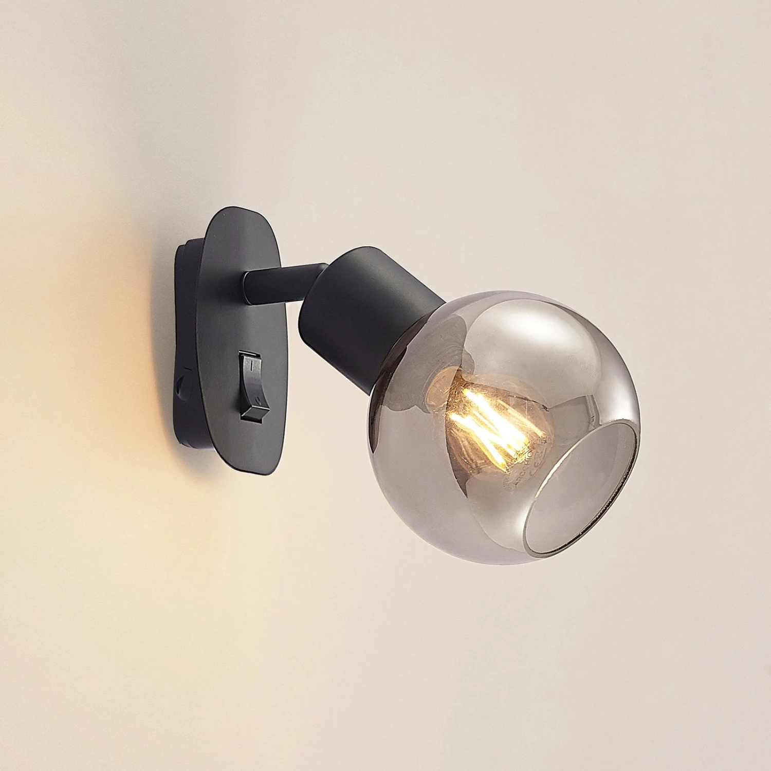 Lindby Lioma Steckdosenleuchte, Neigbar, Schwarz 7 Lindby Lioma Steckdosenleuchte, Neigbar, Schwarz – Bild 5