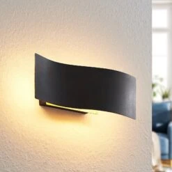 Lindby Larisa LED-Wandleuchte In Welliger Form