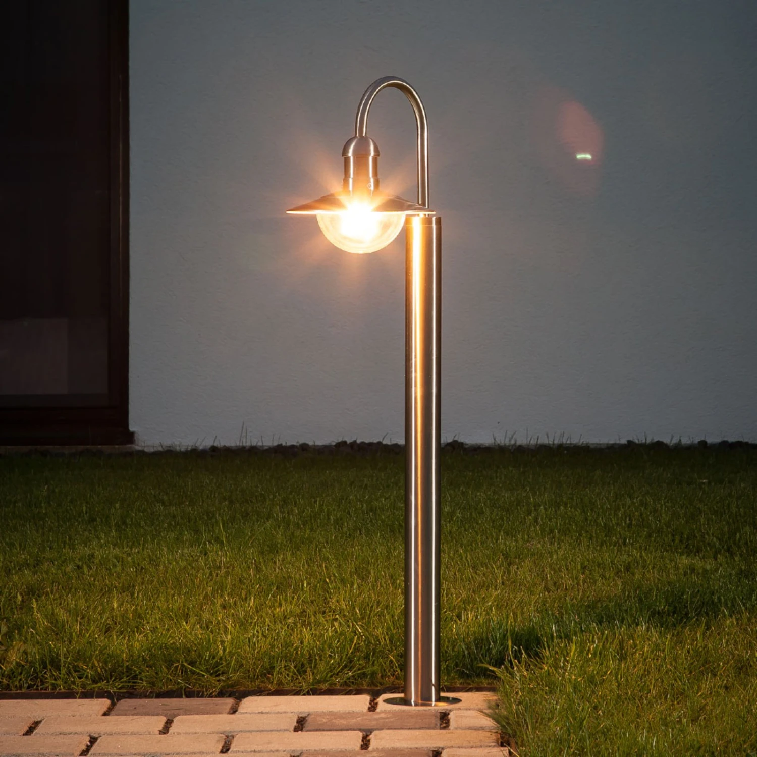 Gebogene Edelstahl-Wegeleuchte Damion 4 Gebogene Edelstahl-Wegeleuchte Damion – Bild 2