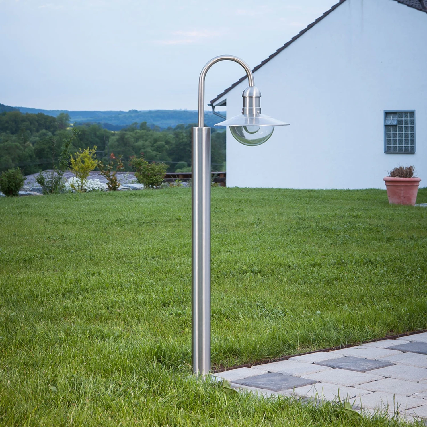 Gebogene Edelstahl-Wegeleuchte Damion 5 Gebogene Edelstahl-Wegeleuchte Damion – Bild 3