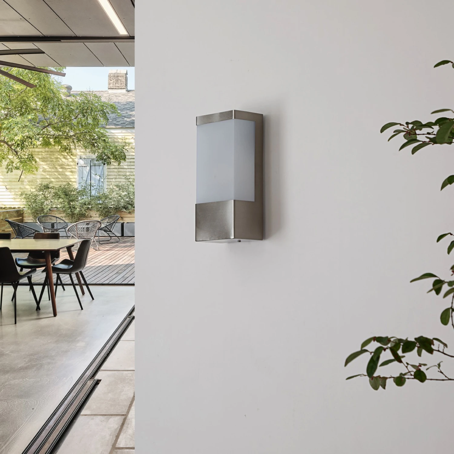 Eckige Edelstahl-Außenwandleuchte Kirana 4 Eckige Edelstahl-Außenwandleuchte Kirana – Bild 2