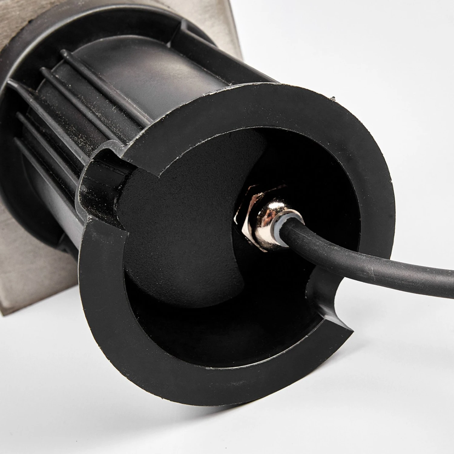 Eckige Edelstahl-Bodeneinbaulampe Insa, IP67 9 Eckige Edelstahl-Bodeneinbaulampe Insa, IP67 – Bild 7