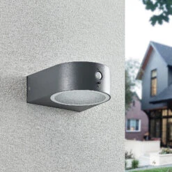 Lindby Jarik LED-Solar-Außenwandleuchte, Sensor -Beleuchtung Rabatte 9977098 2